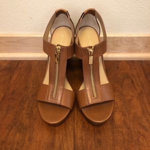 🎉 NEW Michael Kors Tan Zipper Heels
